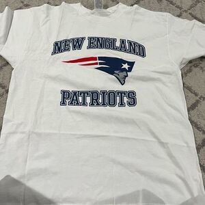 VINTAGE New England Patriots Shirt Size XL White Short Sleeve Graphic Logo NFL